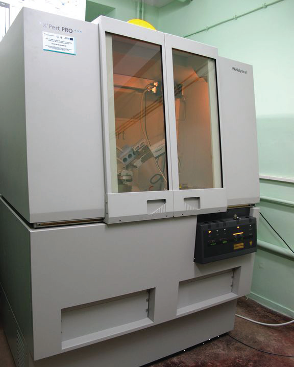 Rys. 1. Dyfraktometr proszkowy X’PERT PRO firmy PANalytical wykorzystywany do analizy fazowej w Zespole Strukturalnej Dyfraktometrii Proszkowej Wydziału Chemii UJ.