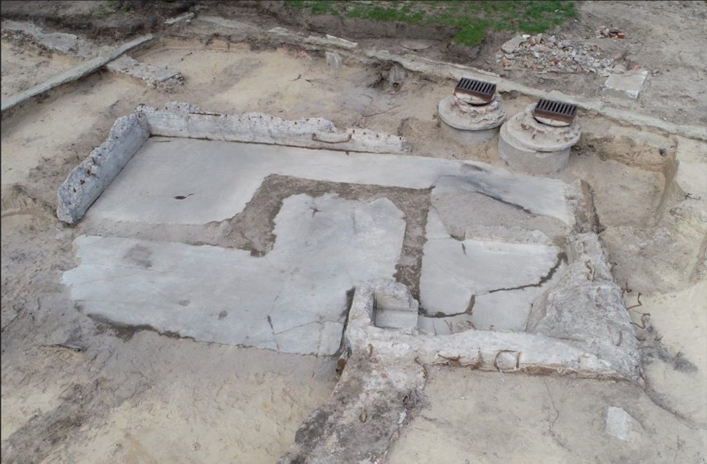 Relikty dolnej kondygnacji wartowni nr 5 na Westerplatte odsłonięte w trakcie badań archeologicznych w 2021 r. (fot. Muzeum II Wojny Światowej w Gdańsku)